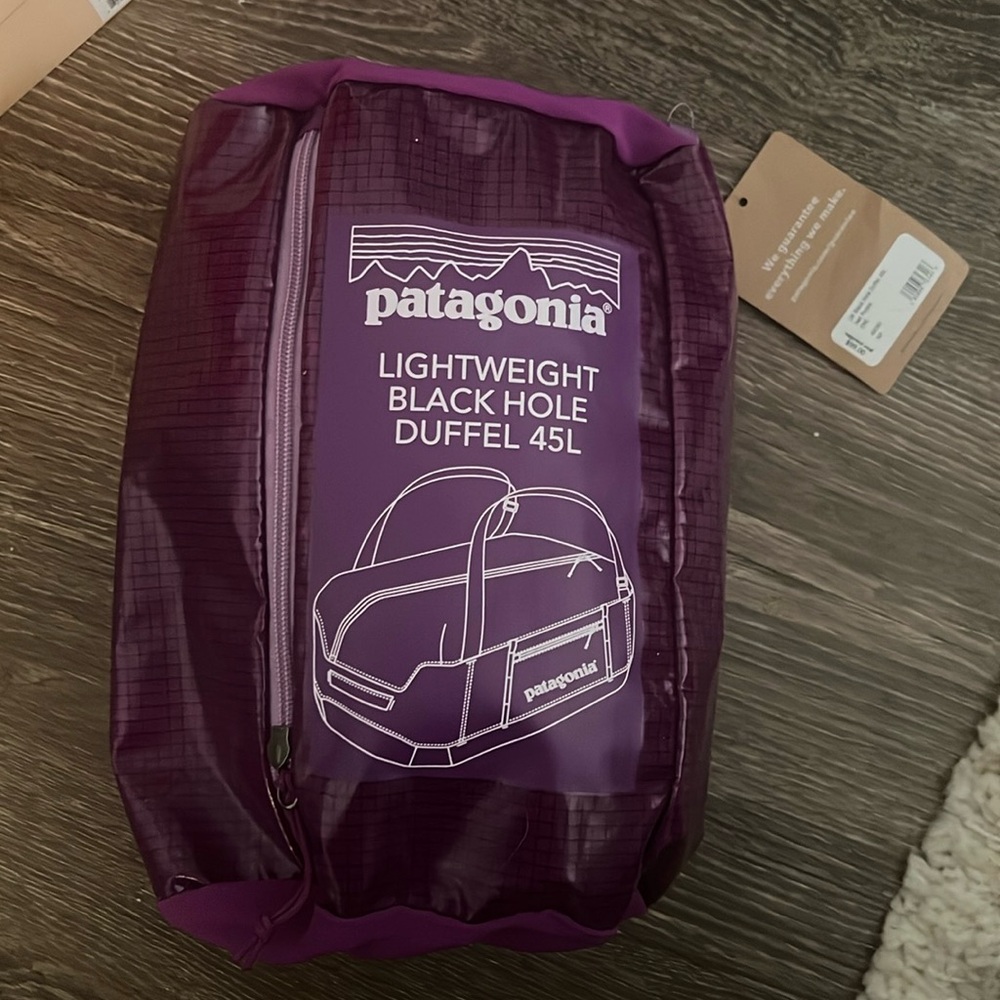 Patagonia Lightweight Blackhole Duffel/Duffle 45L - Ikat Purple - NWT